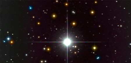 Вспышка новой звезды V339 в созвездии Дельфина. Звезда открыта 14 августа 2013 года астрономом-любителем Коити Итагаки