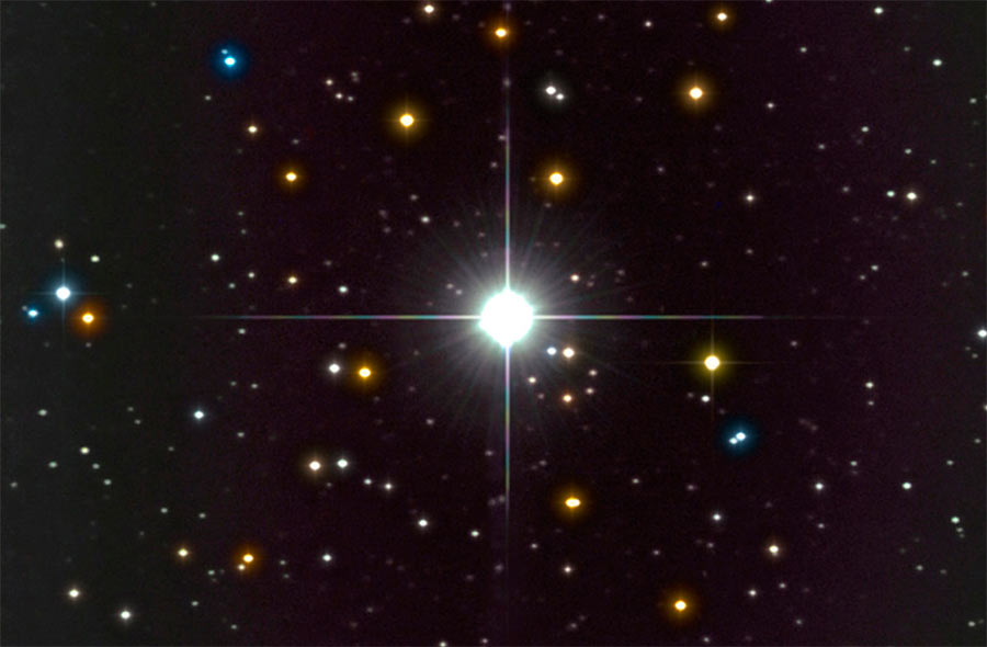 Вспышка новой звезды V339 в созвездии Дельфина. Звезда открыта 14 августа 2013 года астрономом-любителем Коити Итагаки