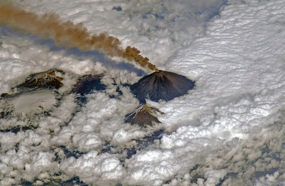 Фото вулкана Ключевская сопка, сделанное с борта МКС космонавтом Сергеем Рязанским