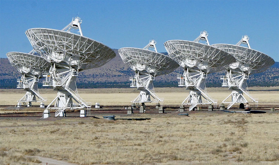 Радиотелескопы без перерыва «сканируют» космос и ловят «эхо» своих сигналов отраженное от космических объектов
