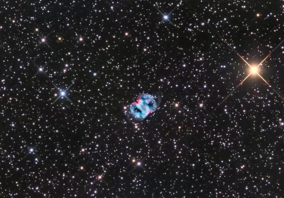 Туманность Маленькая Гантель (M76) видимая в созвездии Персея
