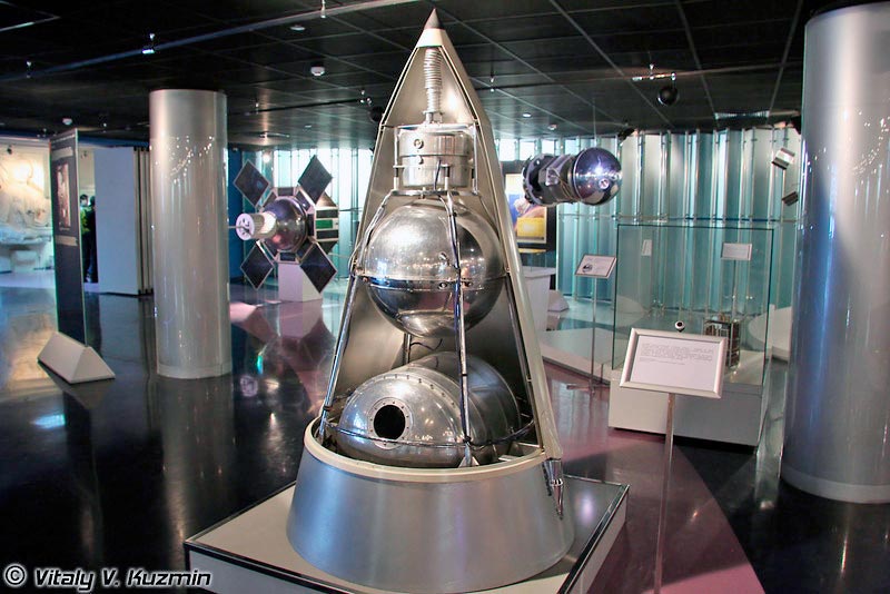 Космический корабль «Спутник-2», первый обитаемый космический корабль с Земли. 