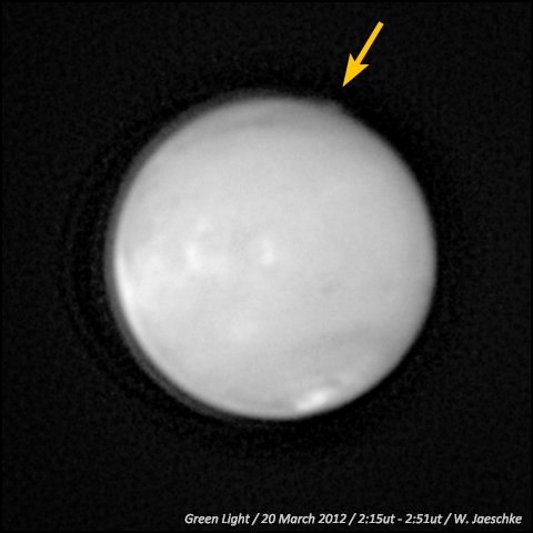 Ещё одно «странное облако» на Марсе, на этот раз снятое 20 марта 2012 года. Похоже мы с вами видим полярное сияние над Марсом.
