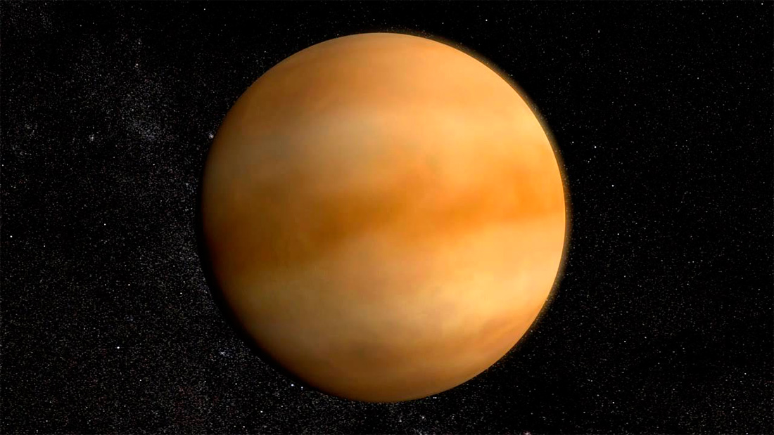Из-за плотной атмосферы, Титан - единственный спутник солнечной системы, чья поверхность с орбиты практически не видна
