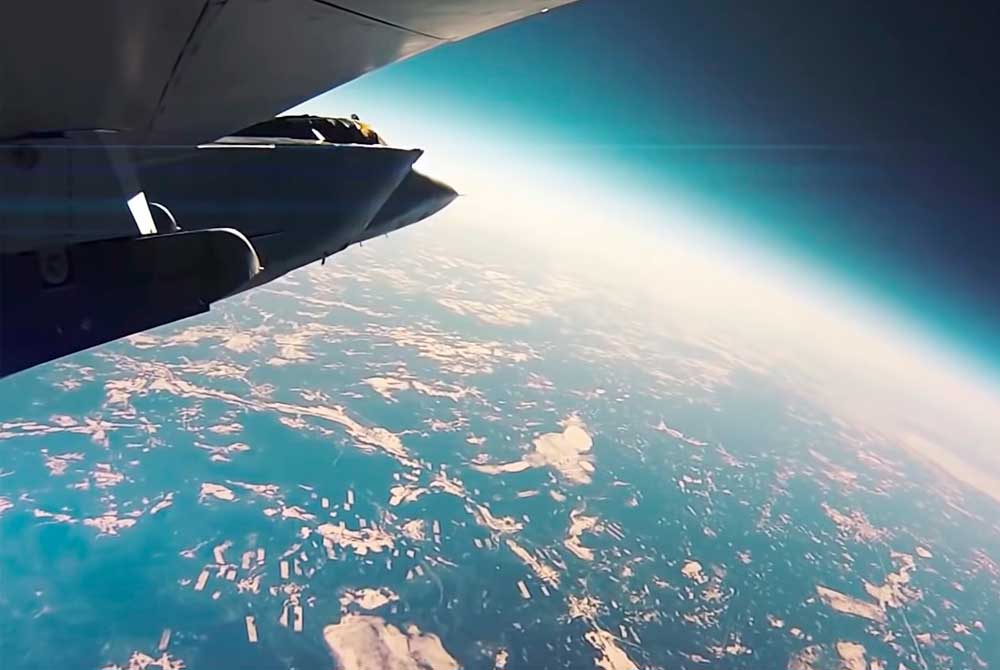 Истребитель-перехватчик МиГ-31 может «забраться» на 30 км вверх, пейзаж оттуда открывается уже вполне космический
