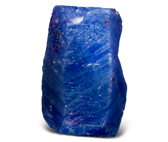 Необработанный синий камень сапфир